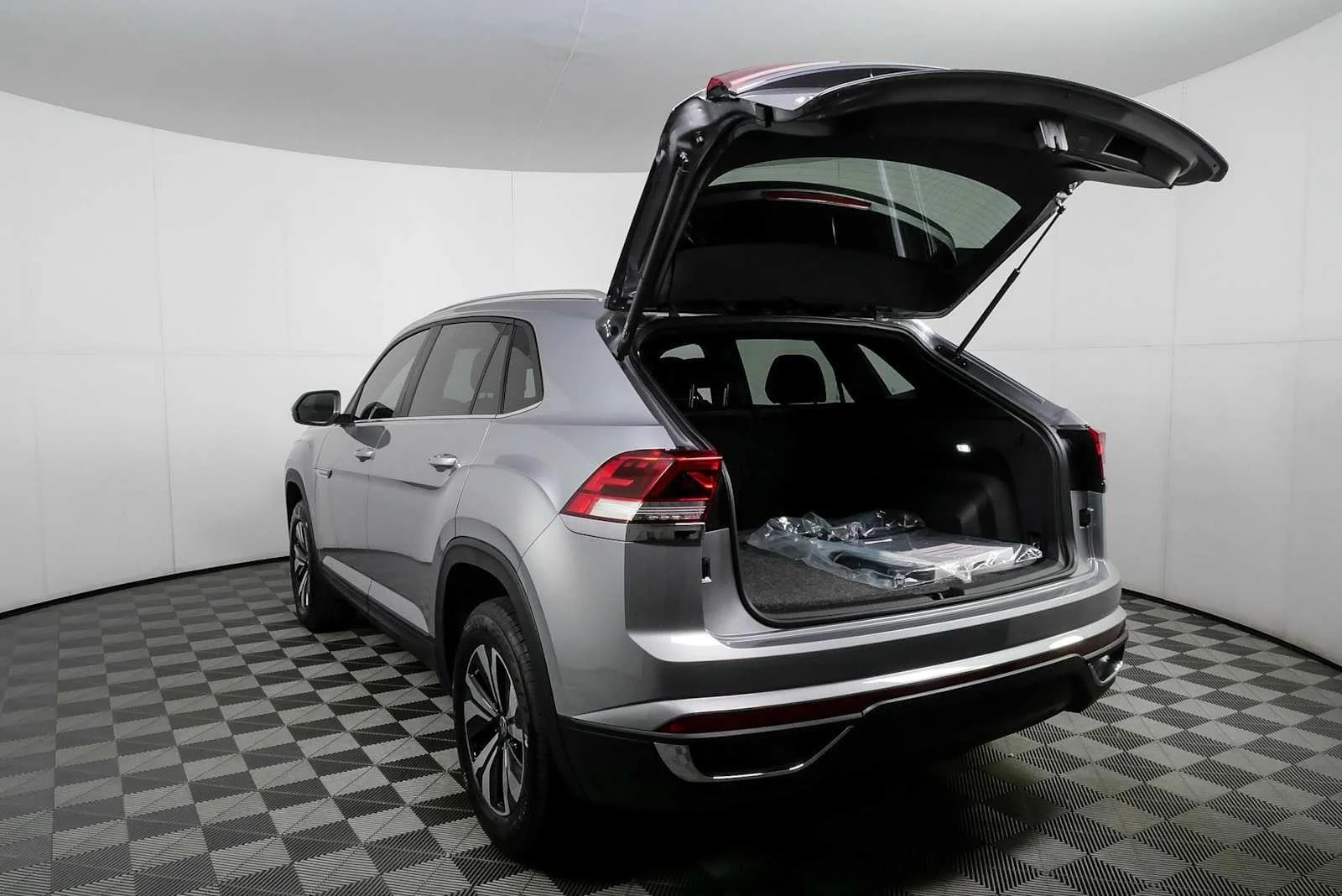 New 2026 Silver Mist Metallic Volkswagen 2.0T SE image 31
