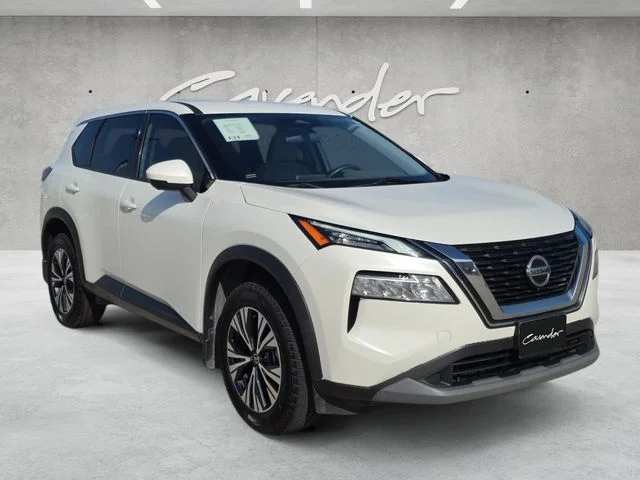 Used 2021 White Nissan SV image 2