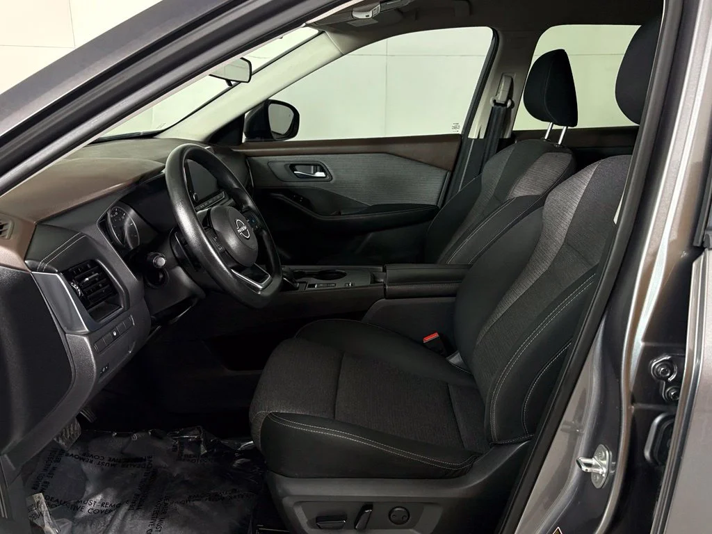 Used 2022 Gray Nissan SV image 16