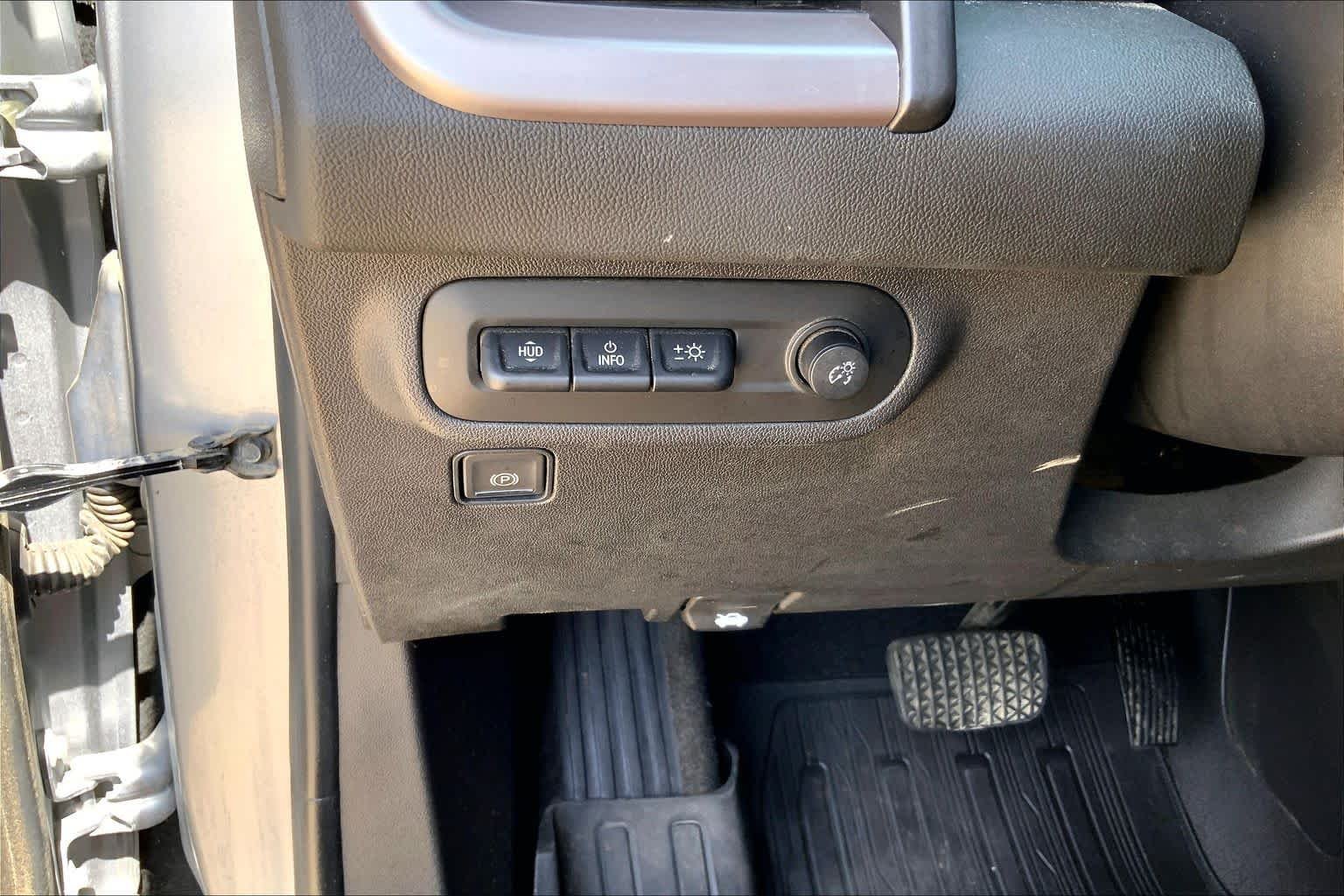 Used 2024 Sterling Metallic GMC AT4 image 33