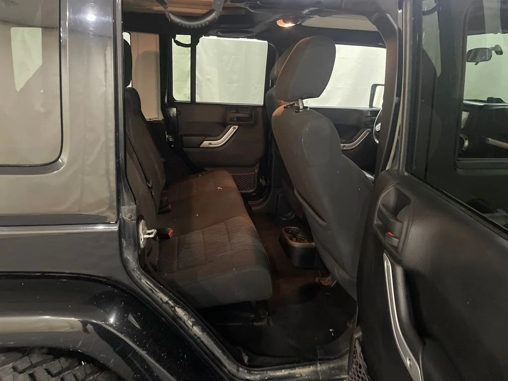 Used 2012  Jeep Rubicon image 25