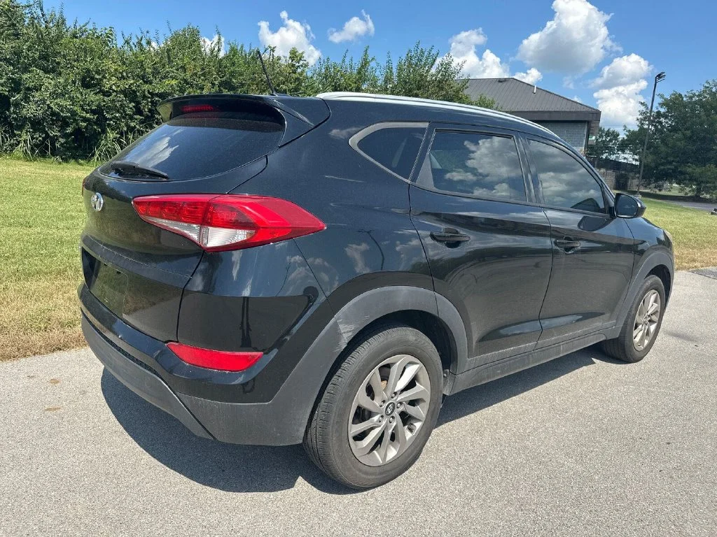 Used 2016 Gray Hyundai SE image 11