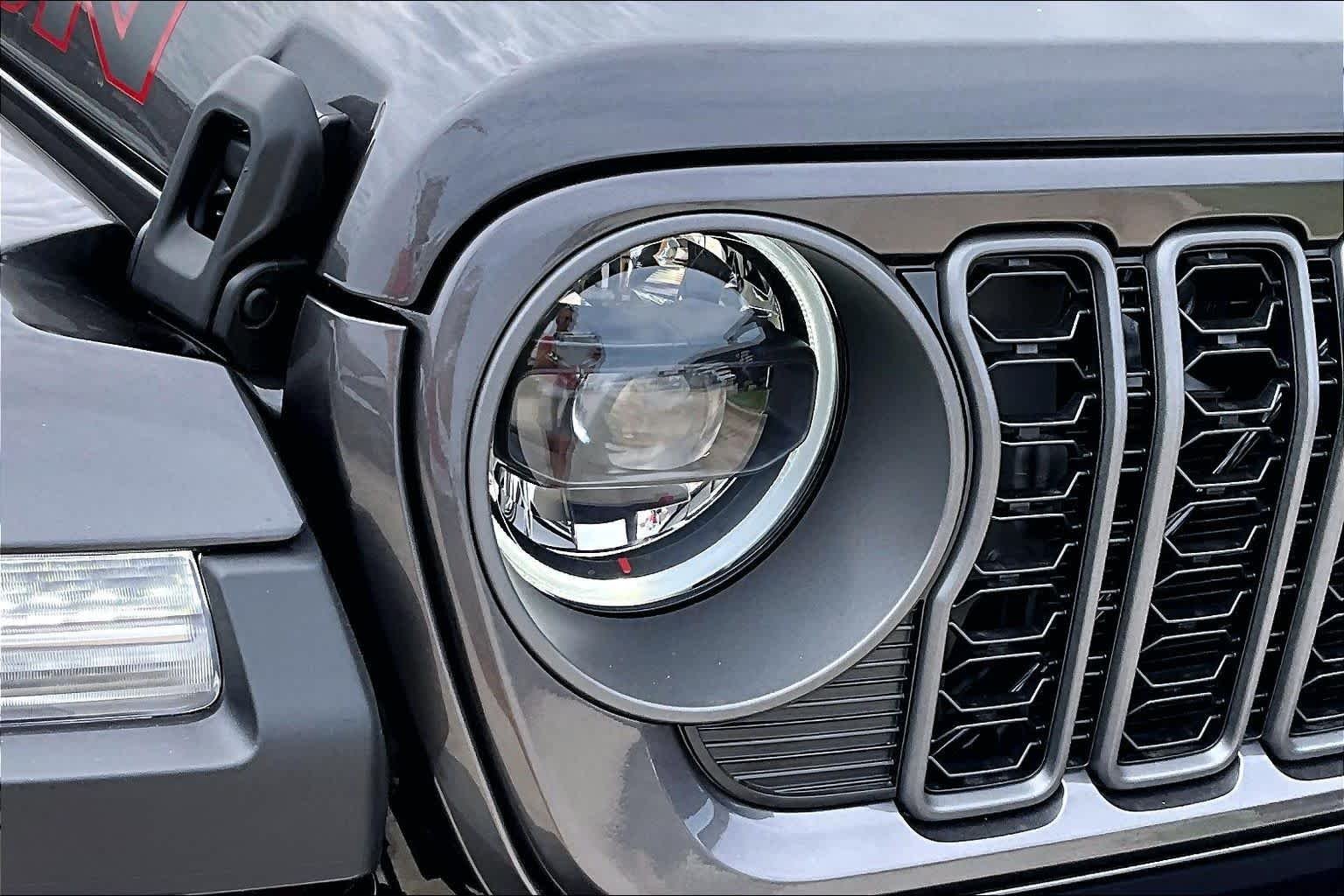 New 2026 Granite Crystal Metallic Clearcoat Jeep Rubicon X image 13