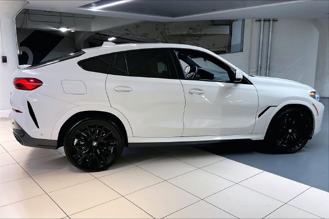 Used 2022 White BMW xDrive40i image 9