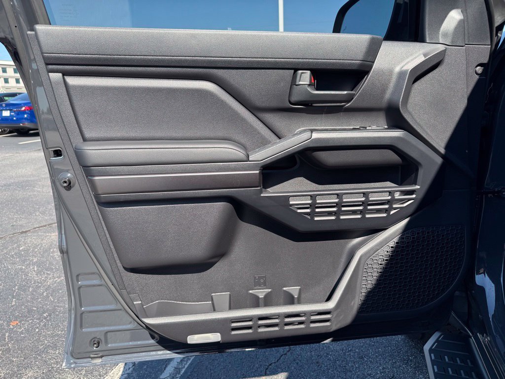 Used 2025  Toyota SR5 image 13
