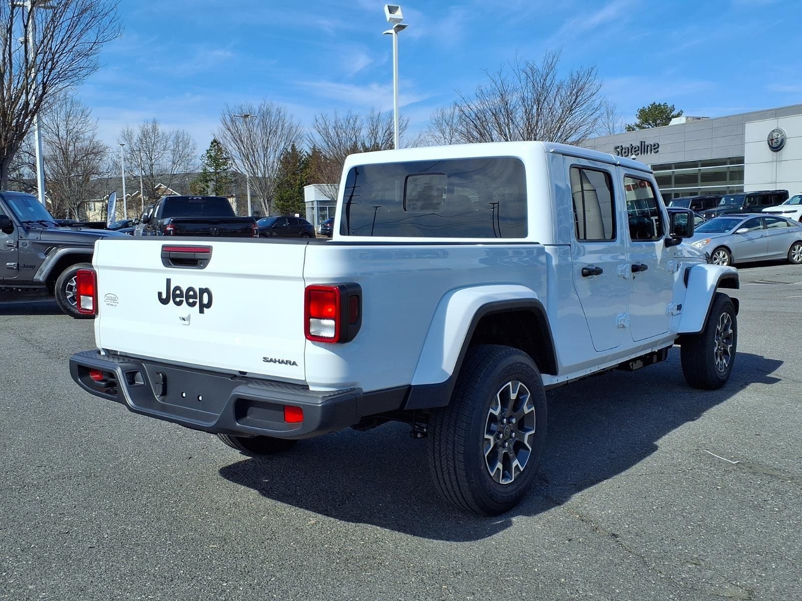 New 2026 Bright White Clear-Coat Exterior Paint Jeep Sahara image 2