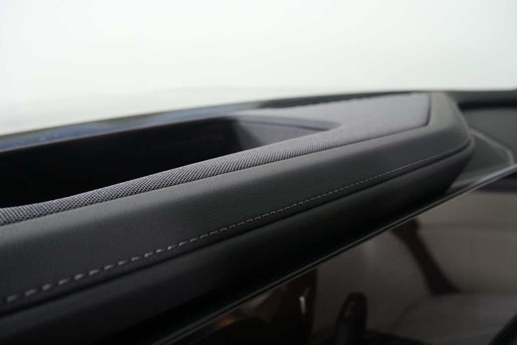 2026 BMW 7 Series 750e - Photo 20