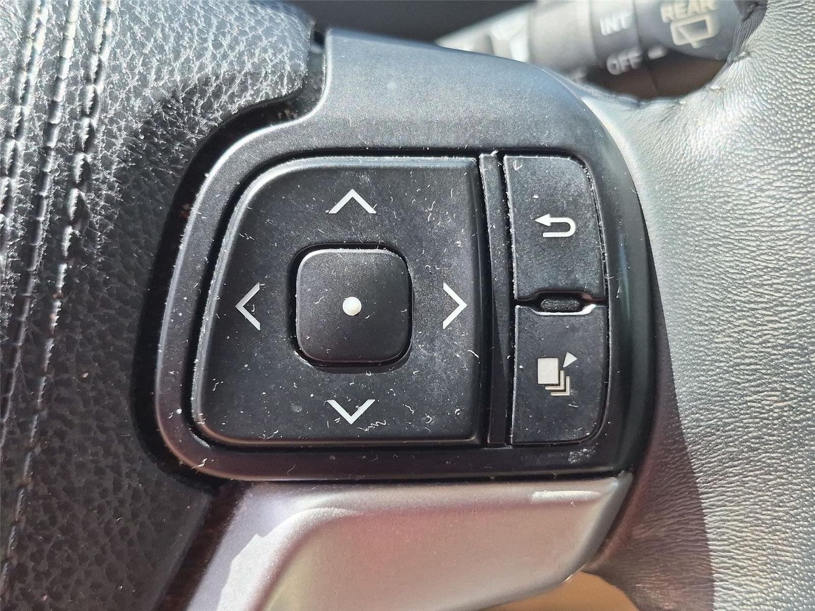 Used 2016  Toyota Limited image 21