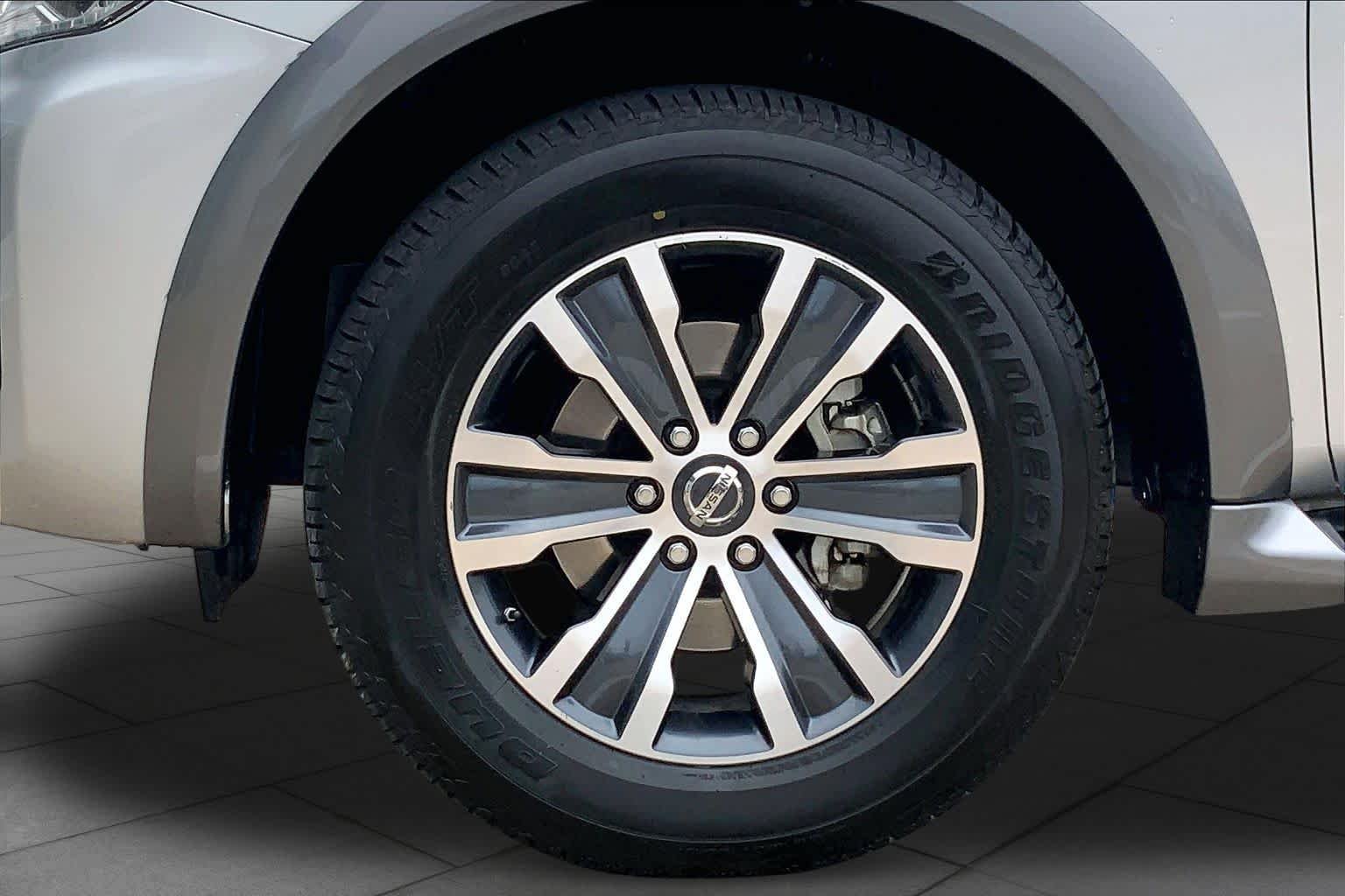 Used 2019 Brilliant Silver Metallic Nissan SL image 11