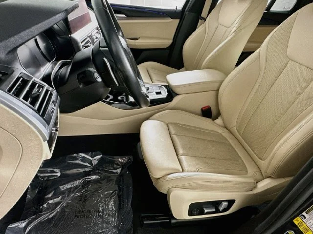 Used 2022 Gray BMW sDrive30i image 9