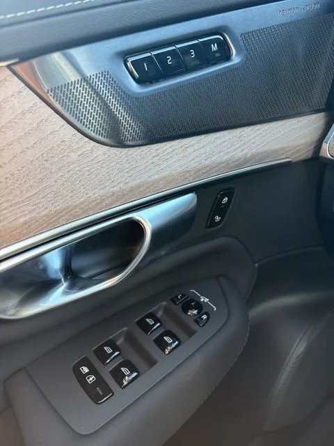 New 2026 Vapour Grey Volvo Plus image 19