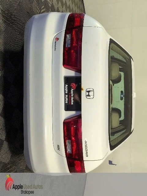 Used 2005 White Honda EX-L image 5
