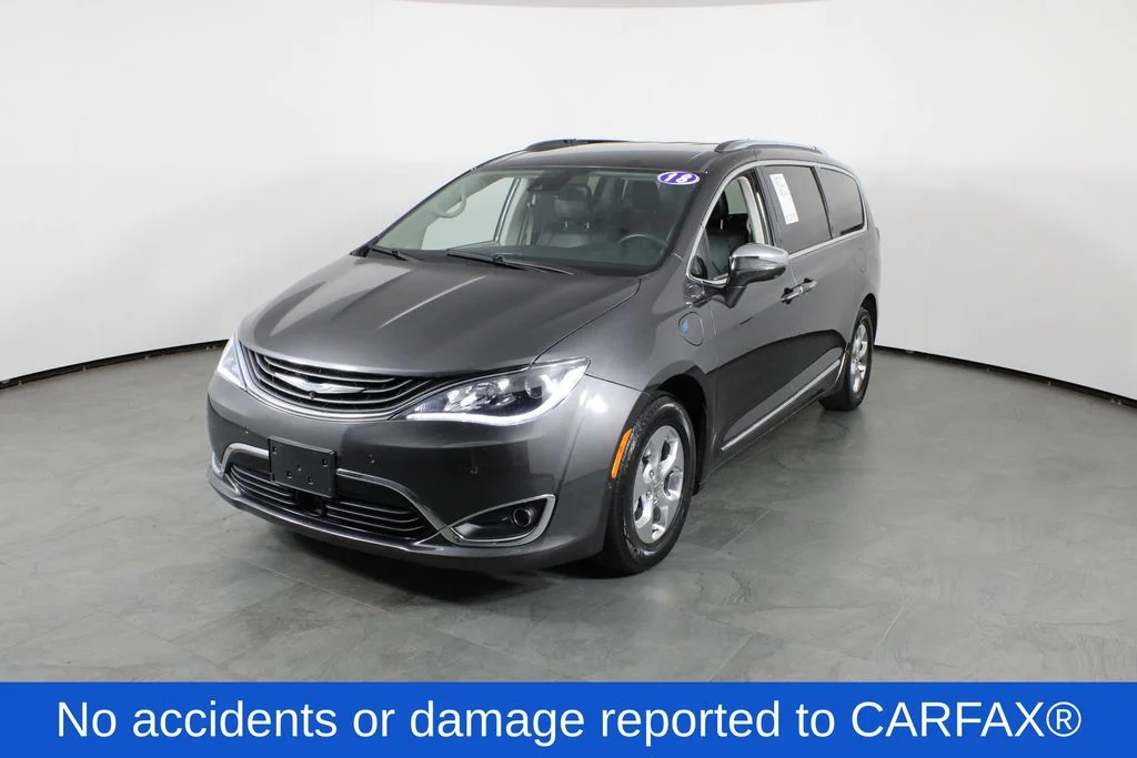 Used 2018 Gray Chrysler Limited image 2