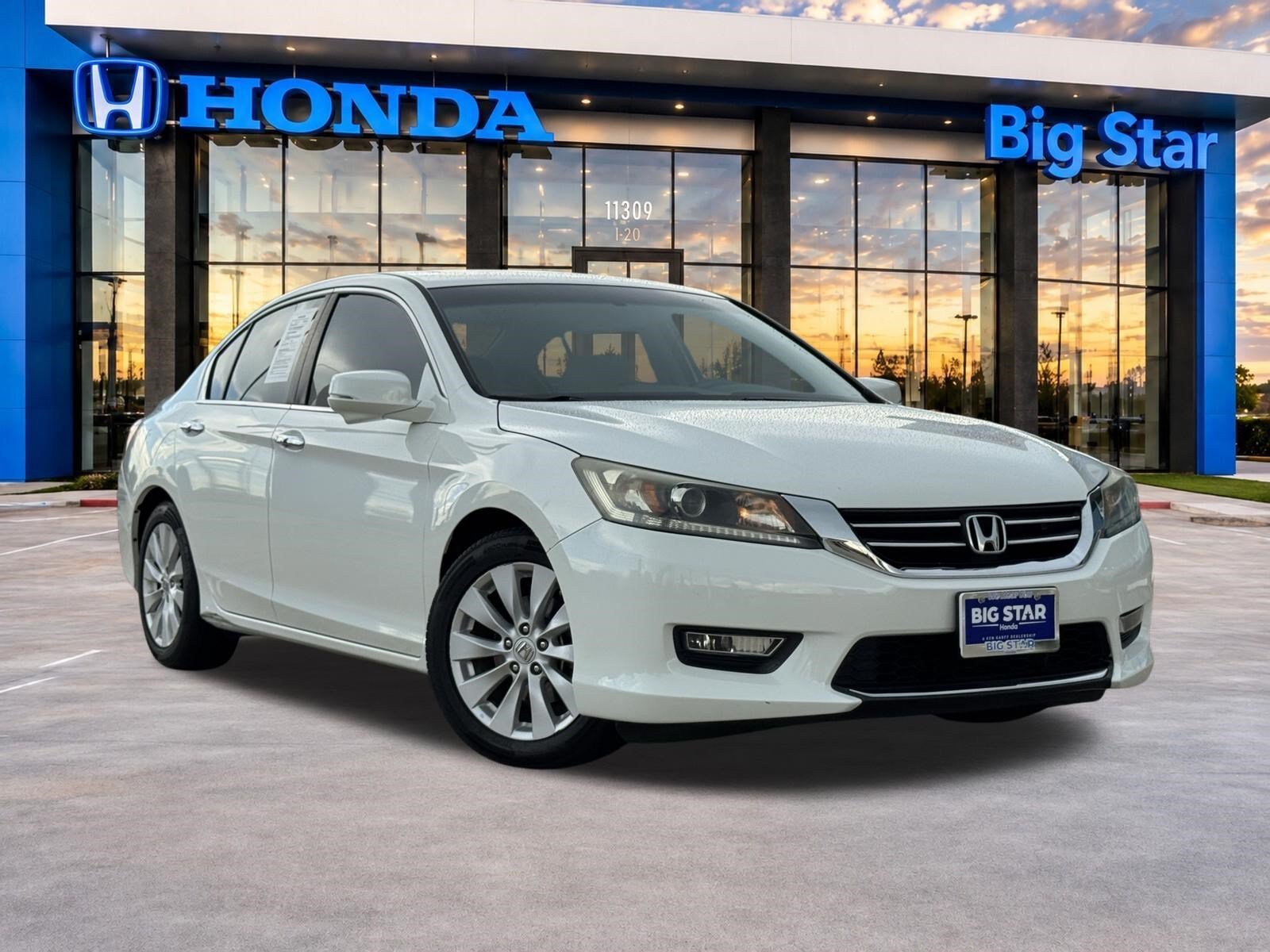 Used 2013 White Honda EX image 1