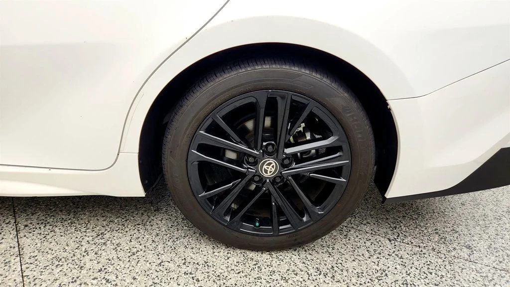 Used 2025 Ice Cap Toyota SE w/ Convenience Pkg image 9