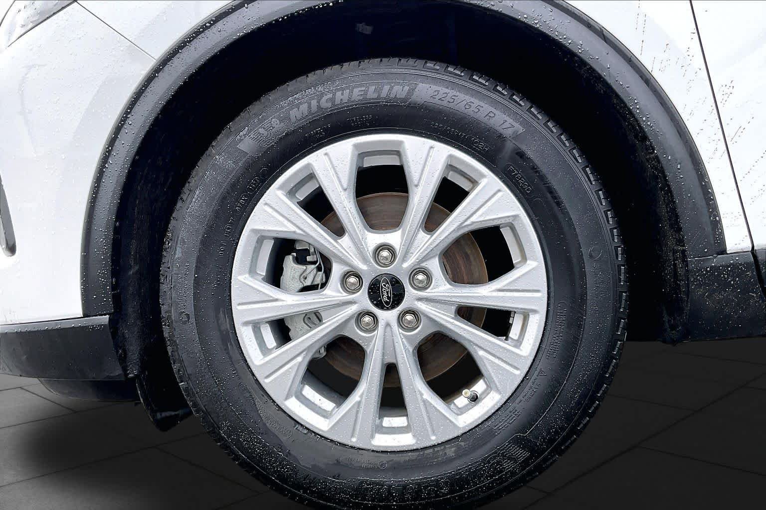 Used 2024 Oxford White Ford Active image 11