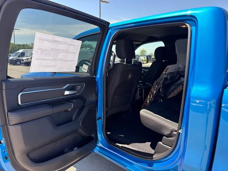 New 2026 Hydro Blue Pearl-Coat Exterior Paint RAM Big Horn/Lone Star image 11