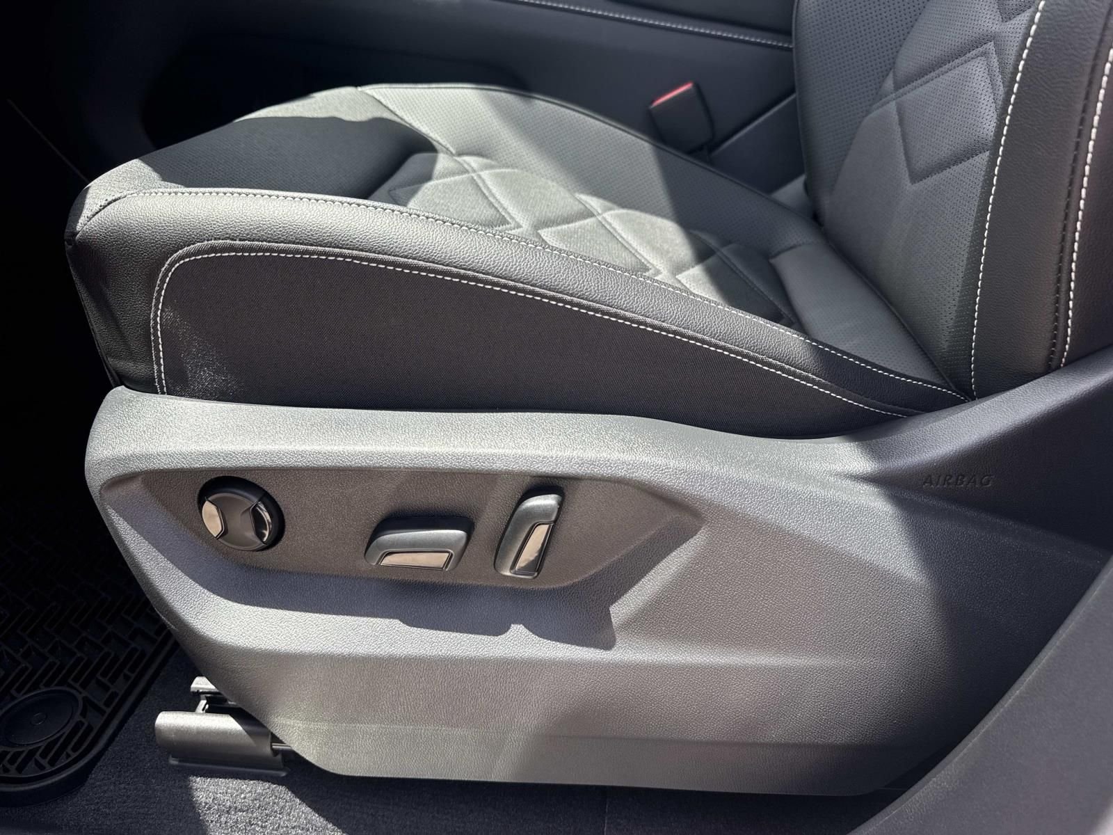 2026 Volkswagen Atlas SE w/Tech - Photo 10