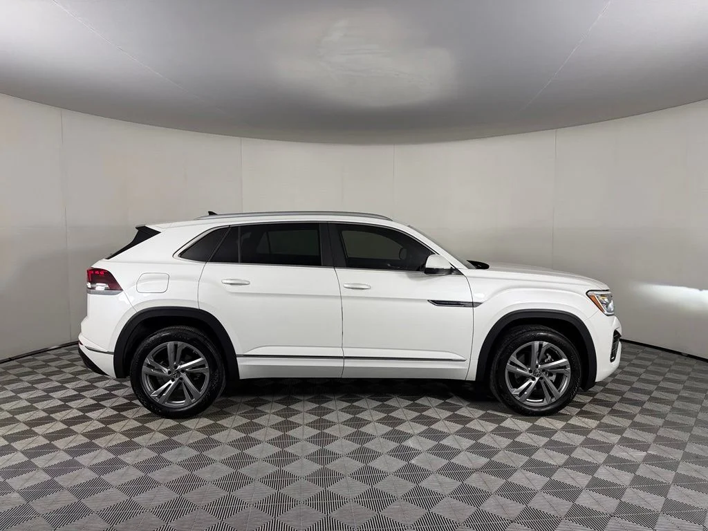 Used 2024 White Volkswagen 2.0T SEL R-Line image 5