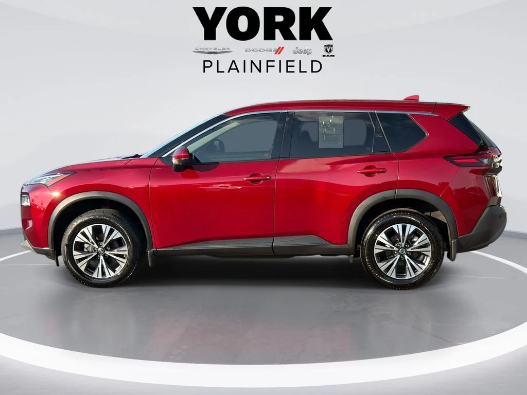 Used 2021 Red Nissan SV image 8