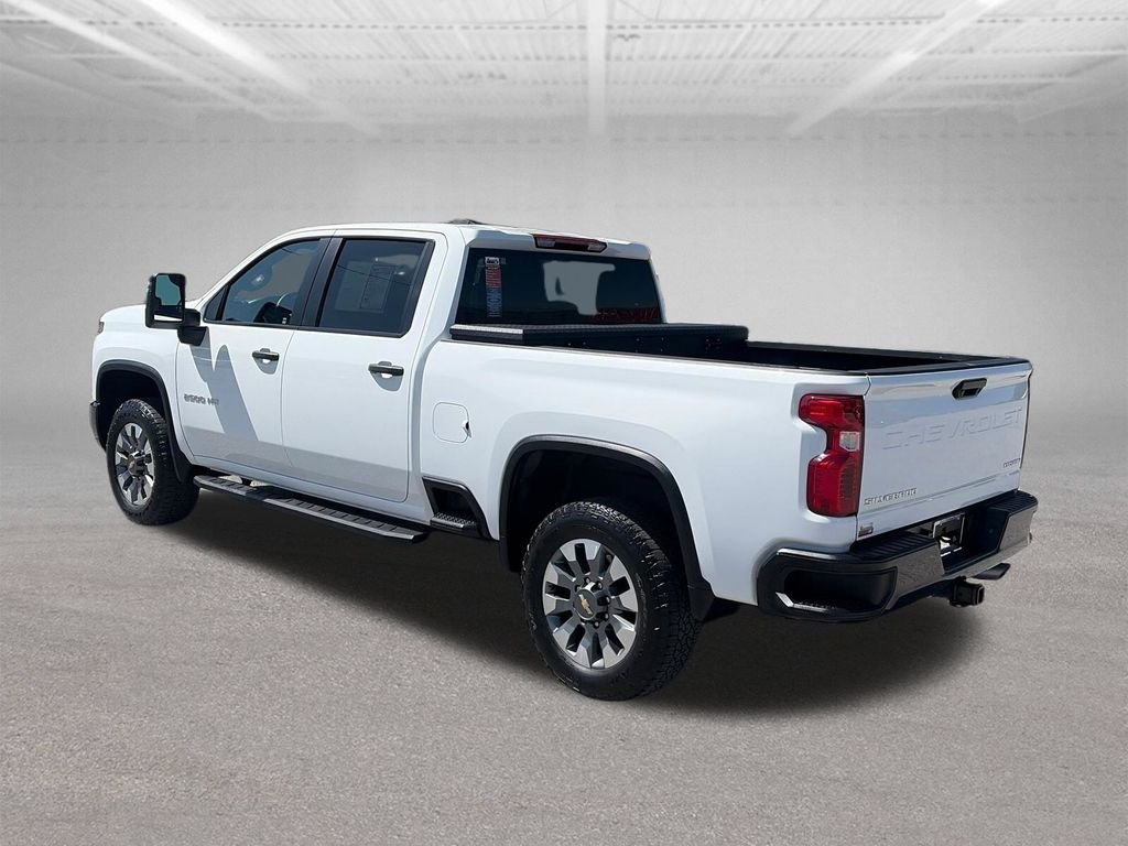 Used 2025 White Chevrolet Custom image 4