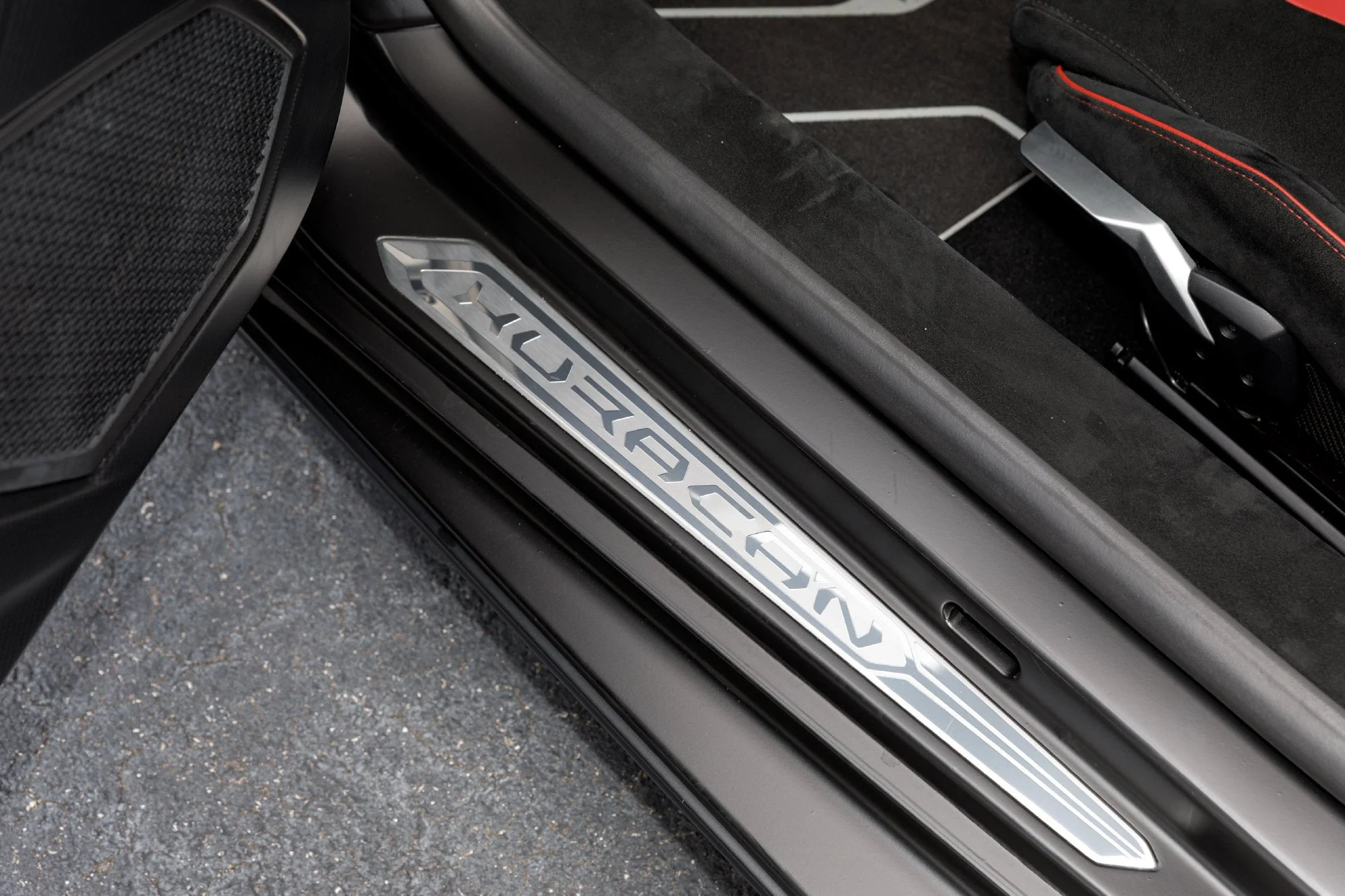 Used 2021  Lamborghini Base image 24