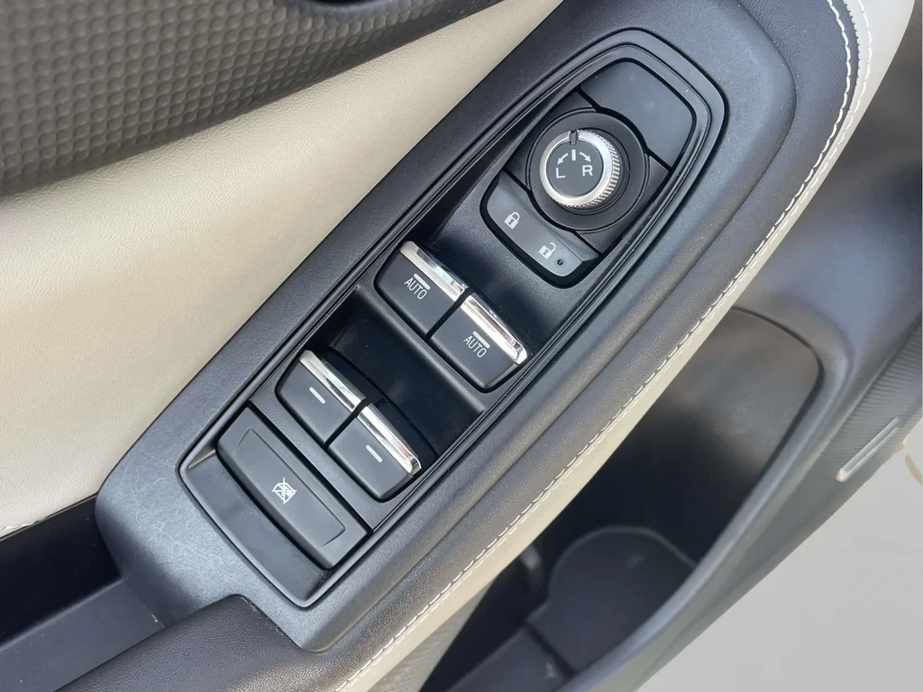 Used 2023 Crystal White Pearl Subaru Limited image 17