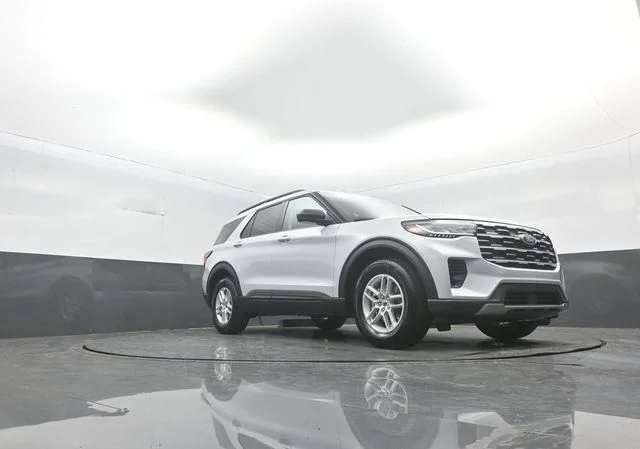 New 2026 Space White Metallic Ford Active image 31
