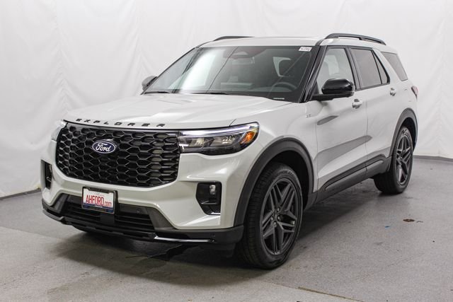 New 2027 Avalanche Gray Ford ST-Line image 4