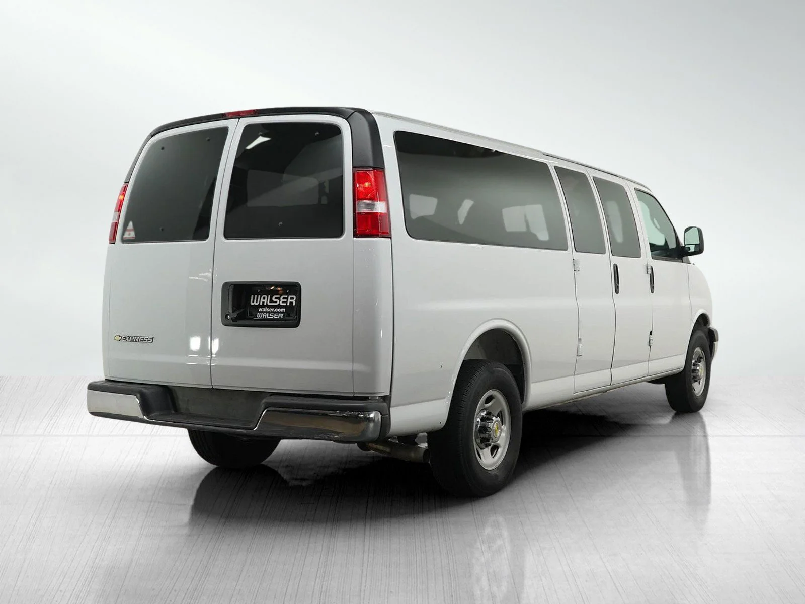 Used 2025 Summit White Chevrolet LT image 5