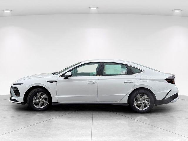 New 2026 White Hyundai SE image 32
