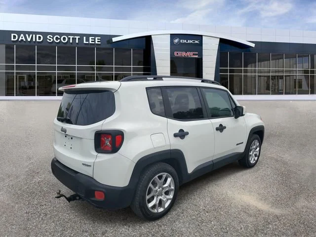 Used 2017 Alpine White Jeep Latitude image 4