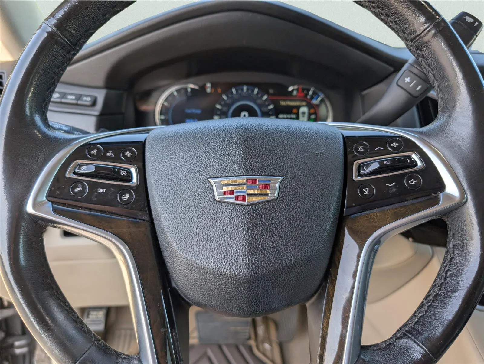 Used 2018 DARK GRANITE METALLIC Cadillac Luxury image 20