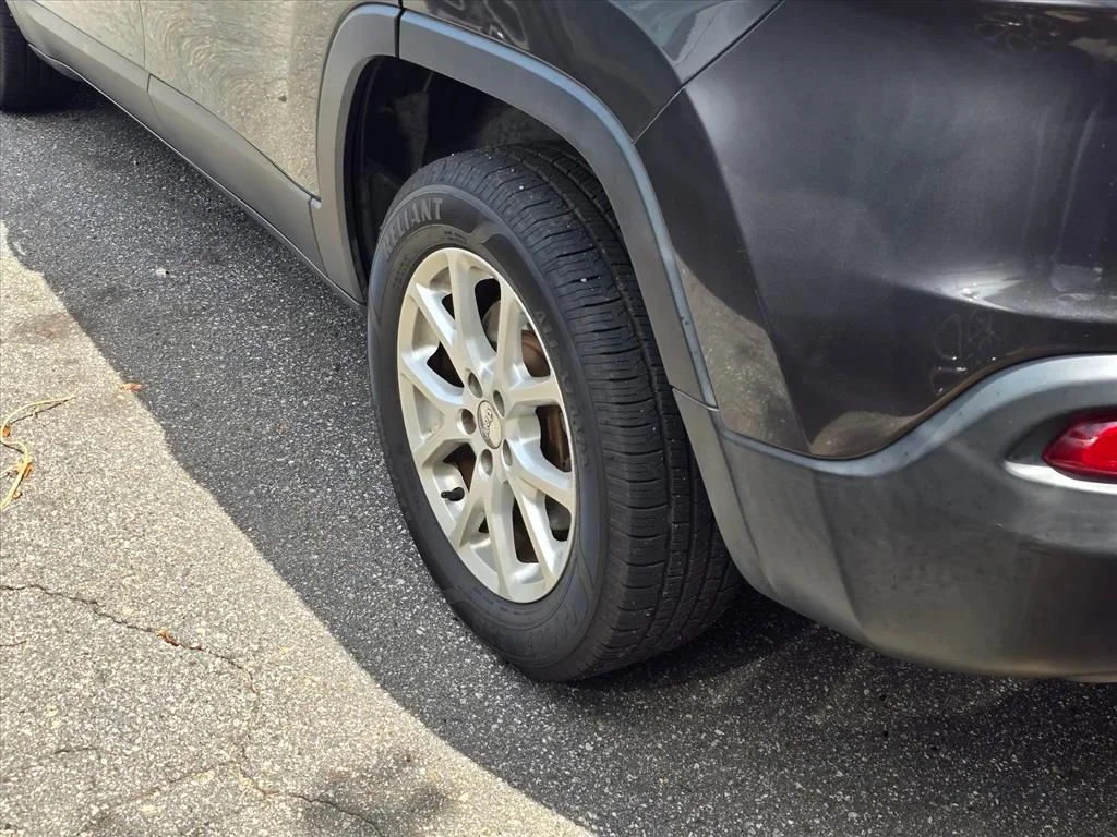 Used 2014 Gray Jeep Latitude image 19