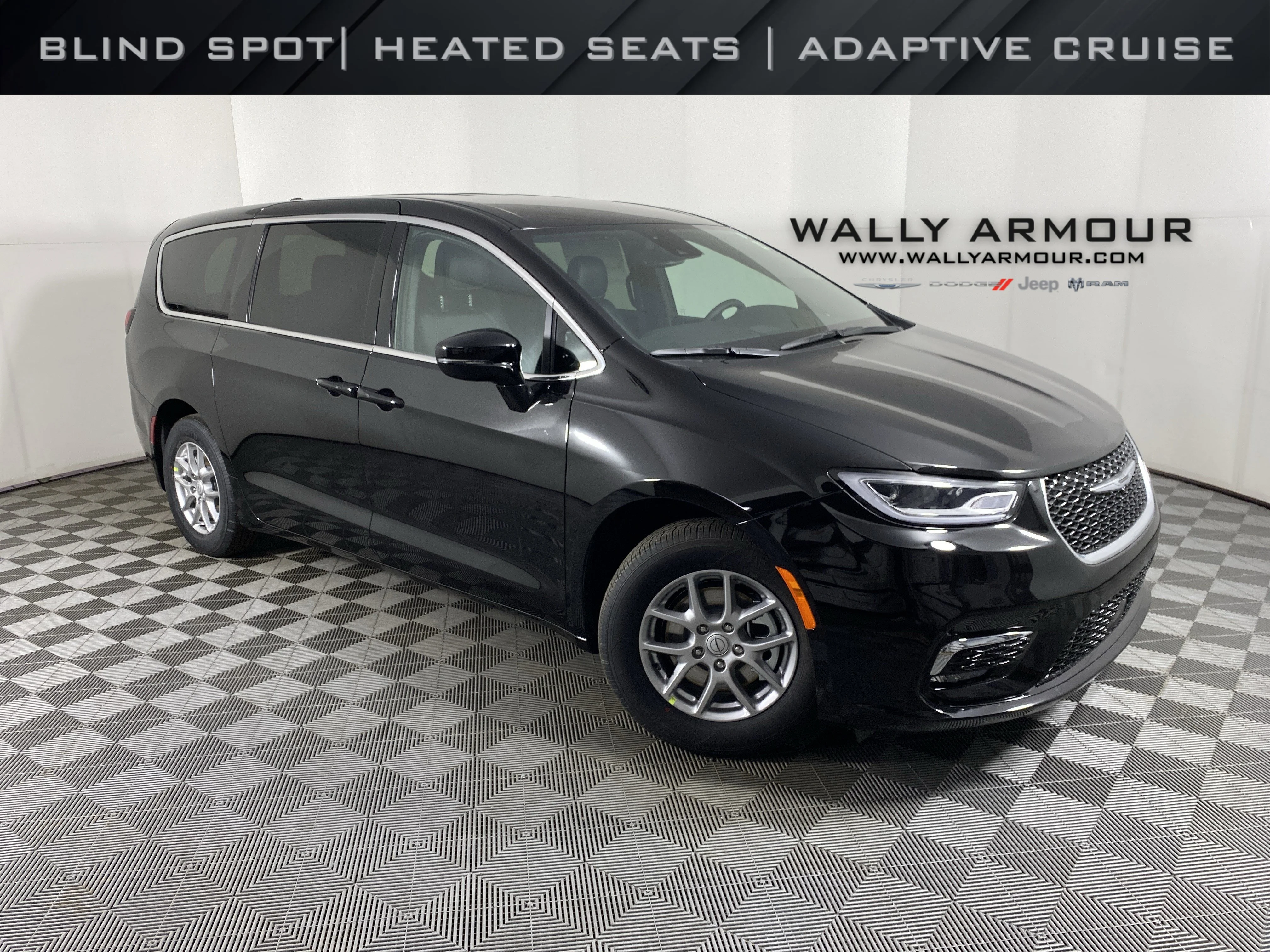 2026 Chrysler Pacifica Select's photo
