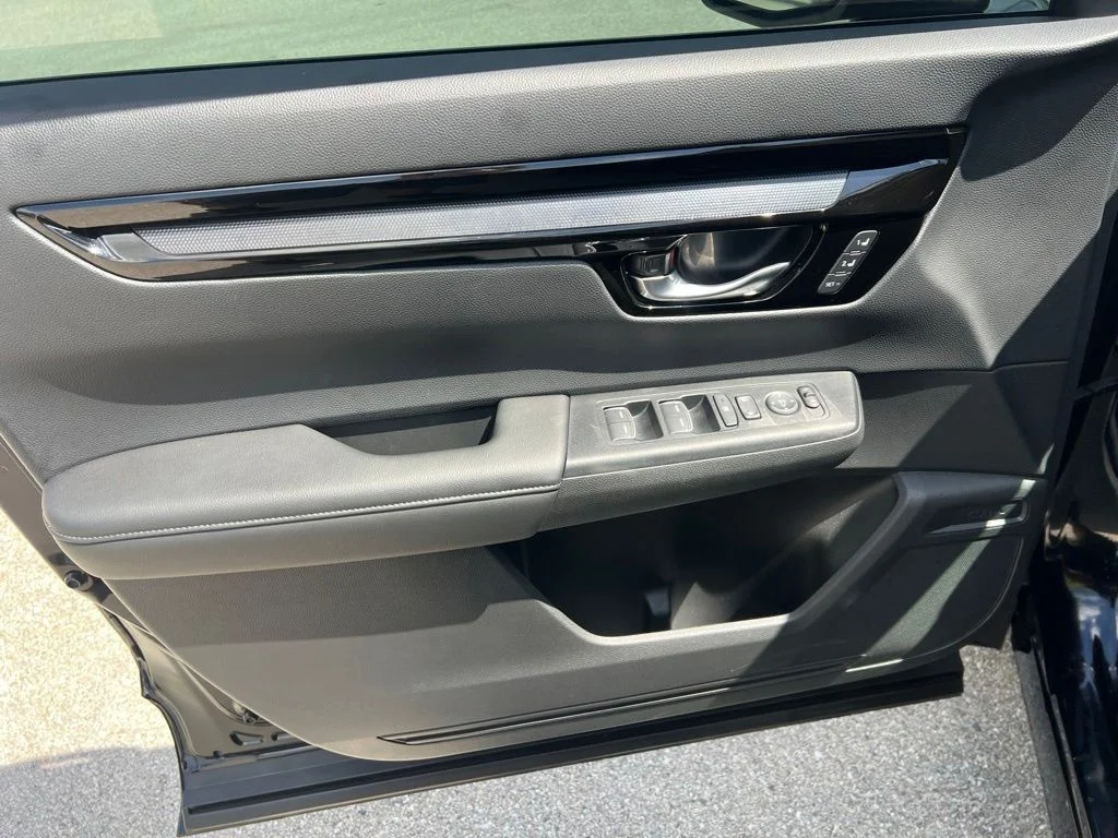 Used 2025 Black Honda EX-L image 25