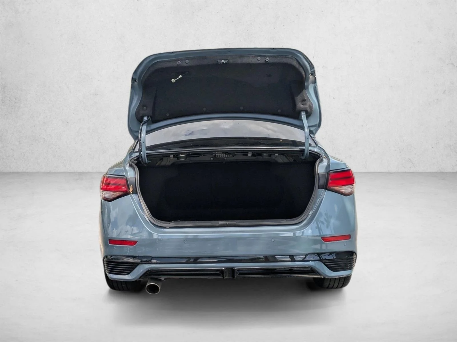 Used 2025 Atlantic Gray Metallic/Super Black Nissan SR image 6