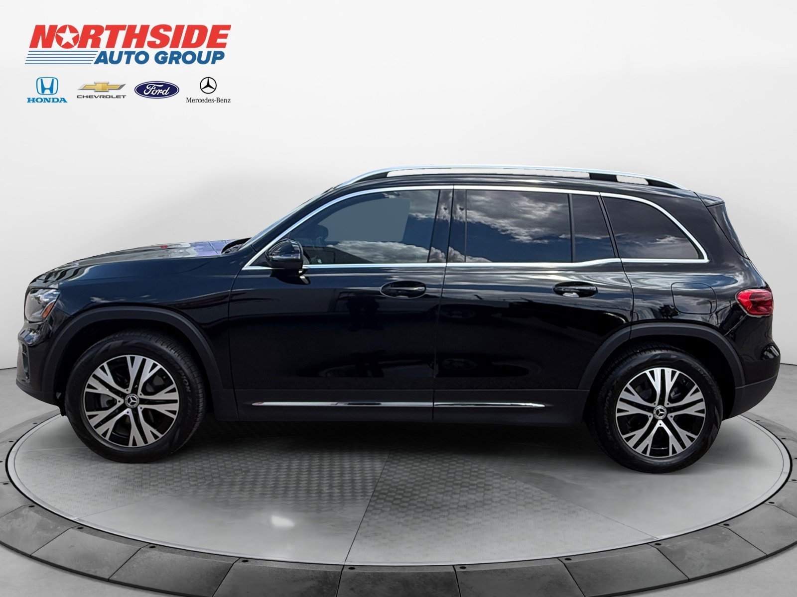 Used 2026 Black Mercedes-Benz GLB 250 image 4