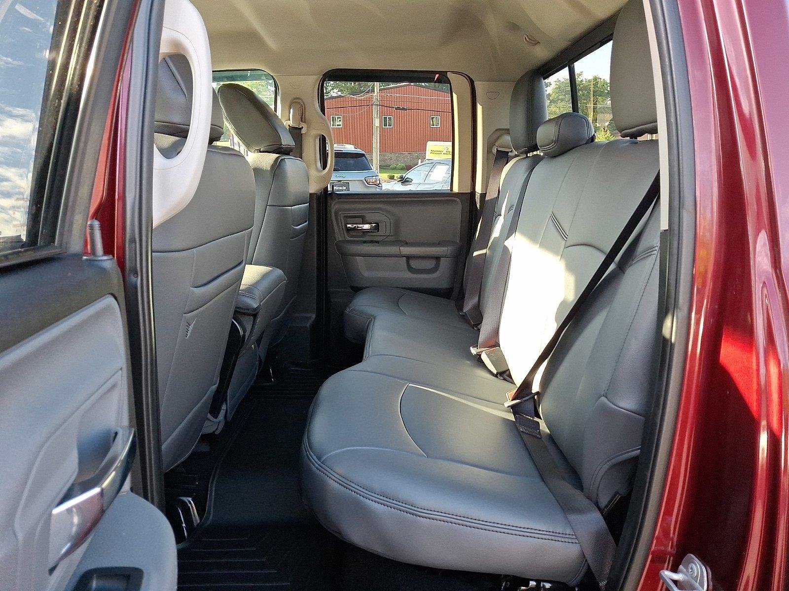 Used 2017 Delmonico Red Pearlcoat Ram SLT image 10