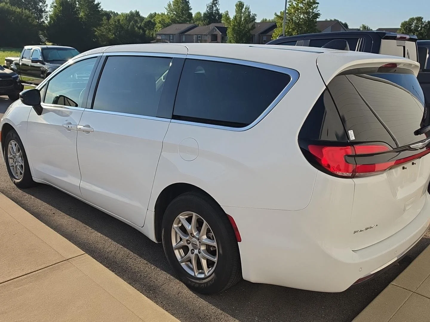 Used 2024 White Chrysler Touring L image 4