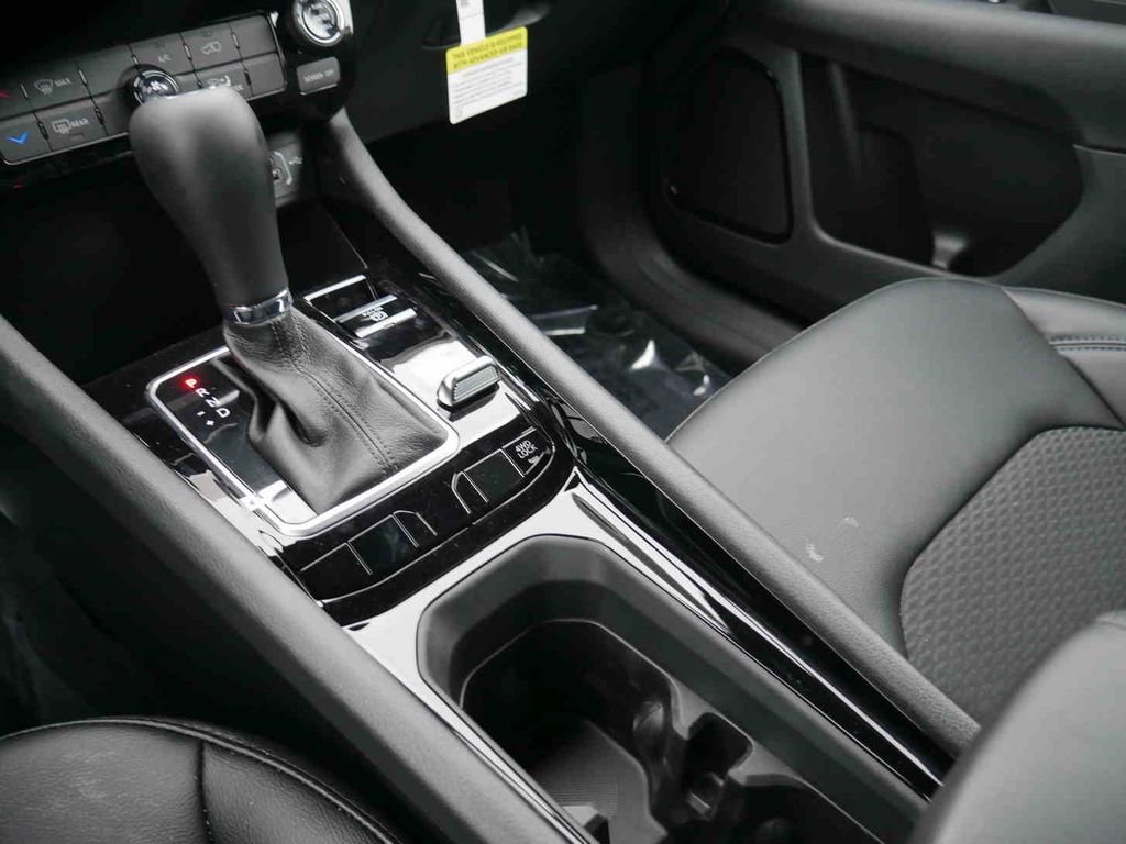 Used 2026 White Jeep Latitude image 30