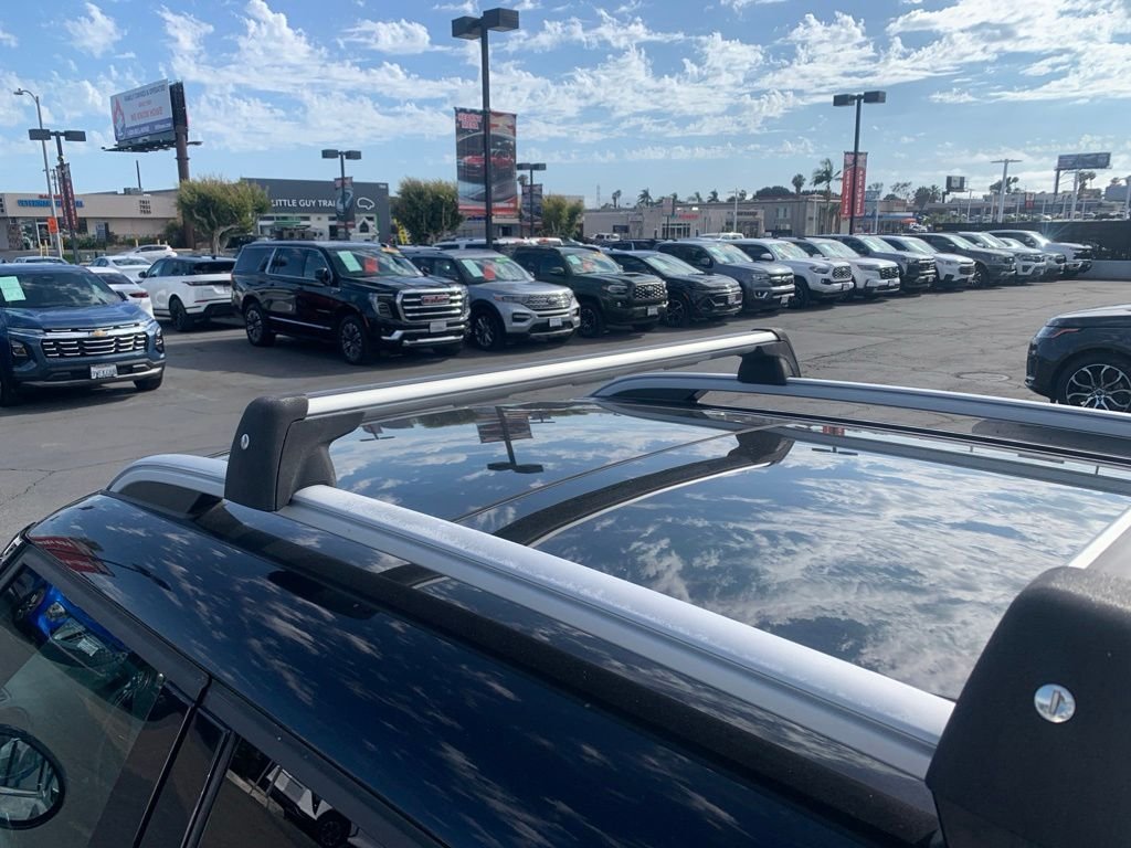 Used 2017 Black MINI Base image 9