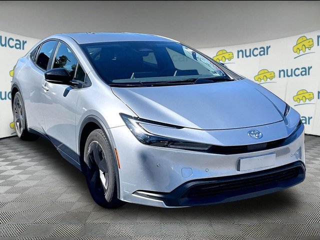 2025 Toyota Prius LE