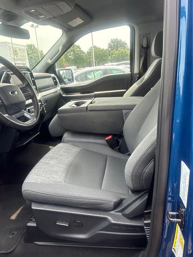 Used 2023 Blue Ford XLT image 3