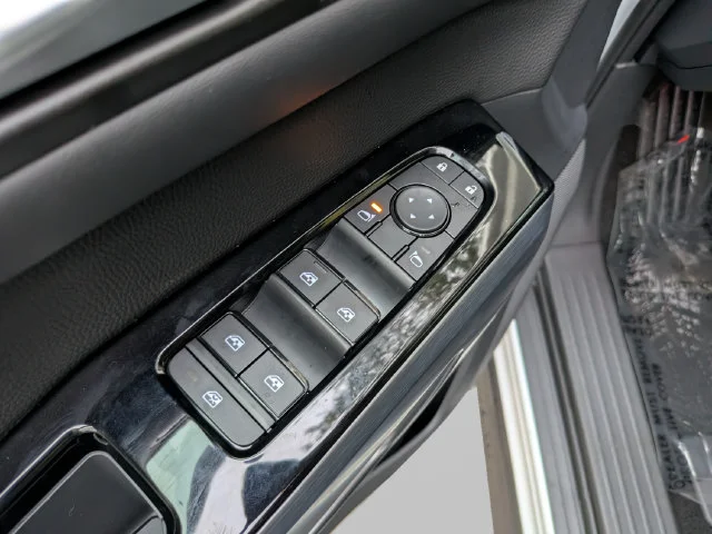 New 2026 Everest White Pearl TriCoat Nissan SL image 15