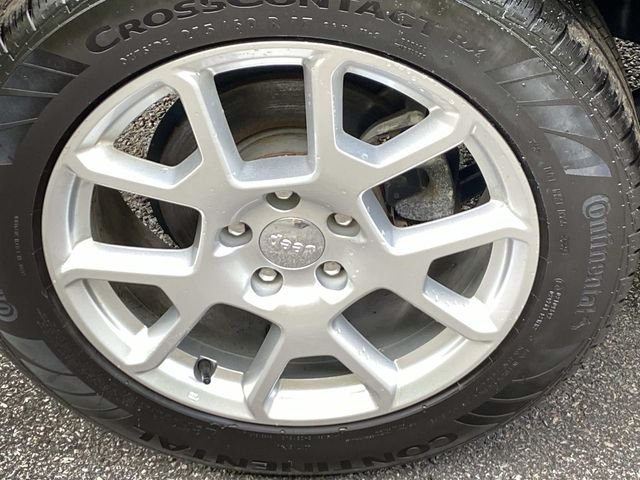 Used 2023 Black Clearcoat Jeep Latitude image 29
