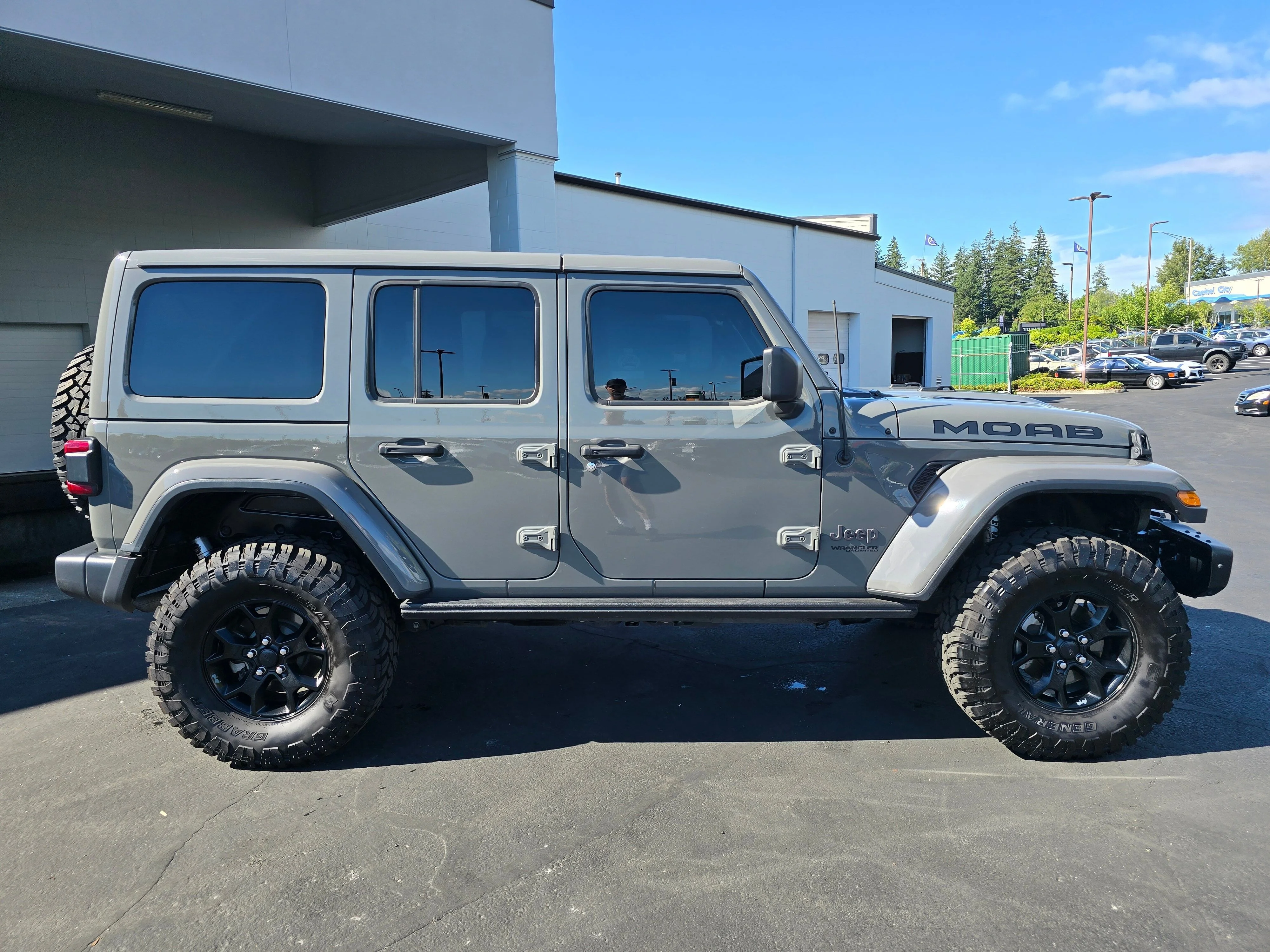 Used 2019 Gray Clearcoat Jeep Unlimited Sahara image 3
