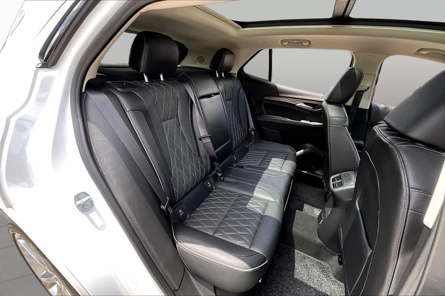 Used 2023 White Frost Tricoat Buick Avenir image 20