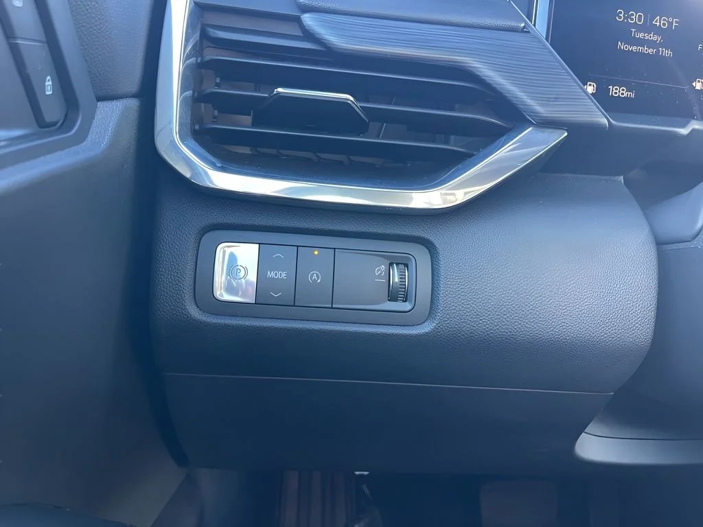 Used 2025 Summit White GMC Elevation image 27
