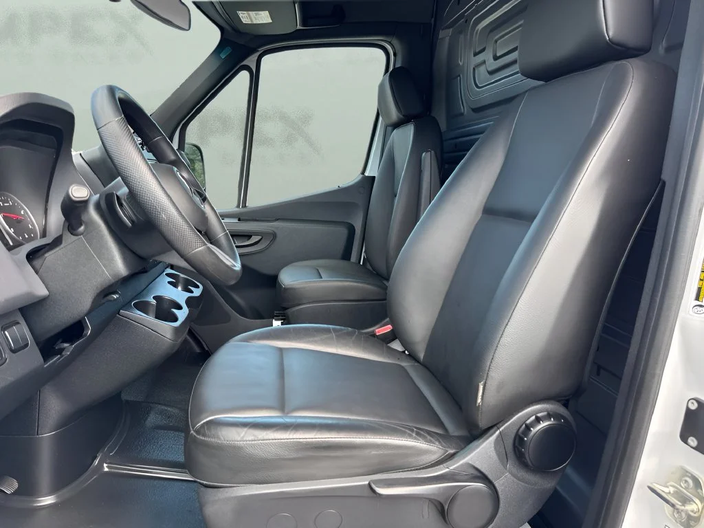 Used 2025 White Mercedes-Benz Cargo 170 WB image 9